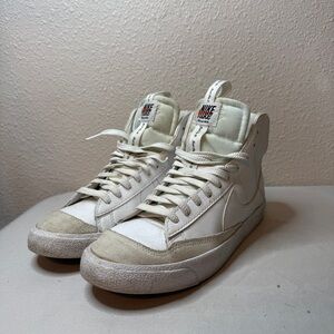 Nike High-Top Blazers Sneakers in White kids 7 fit like woman’s 8.5
